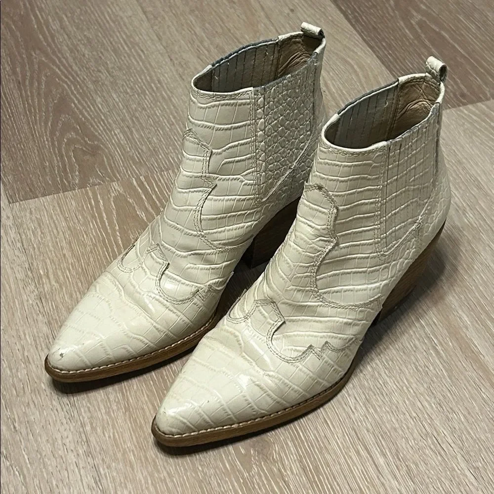 Sam Edelman Western Aligator Skin White Ankle Boots in Size 6.5